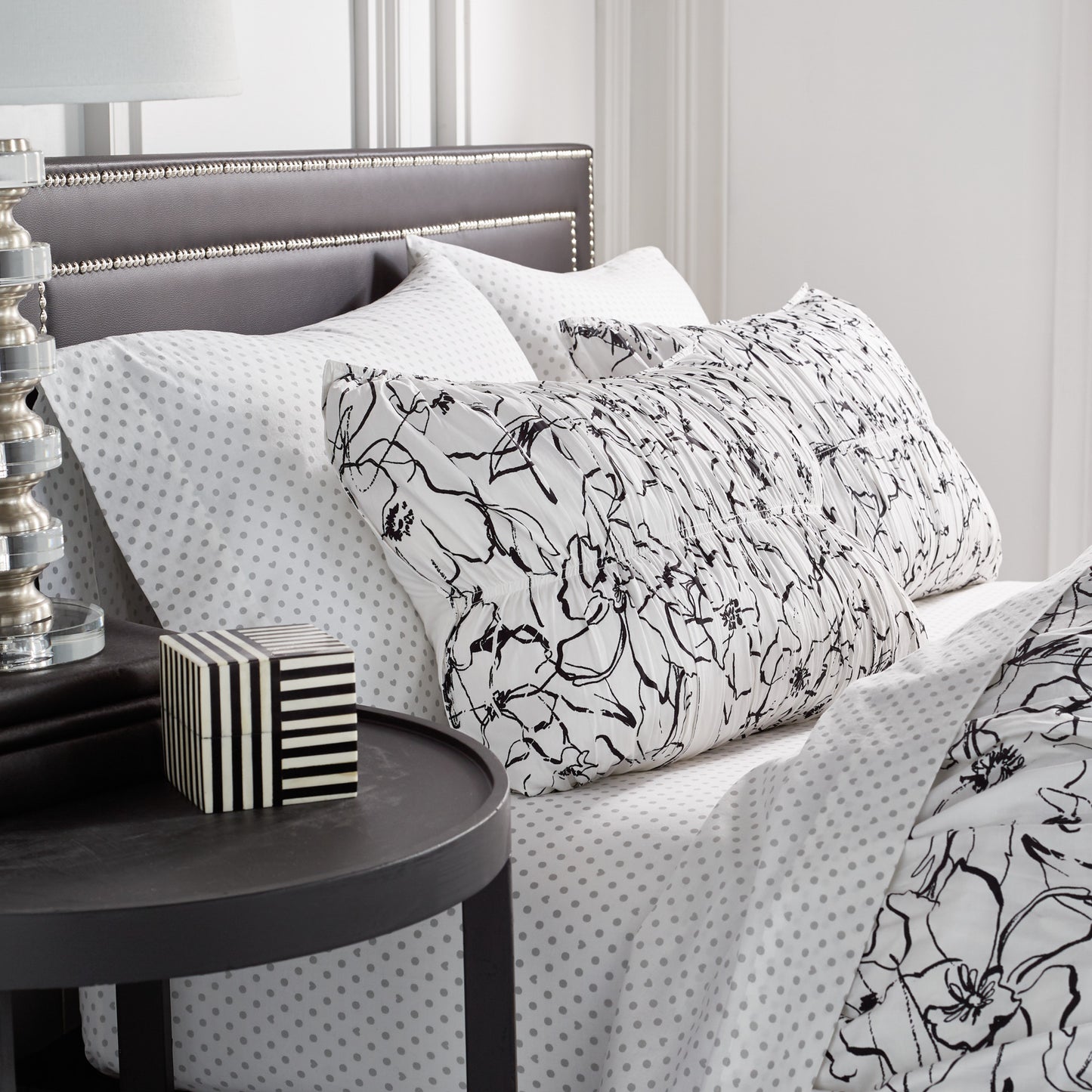 Karl Lagerfeld Paris Paris Poppies Comforter Set