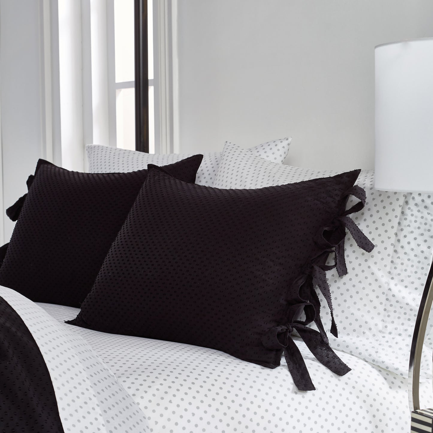 Karl Lagerfeld Paris Paris Dot Comforter Set