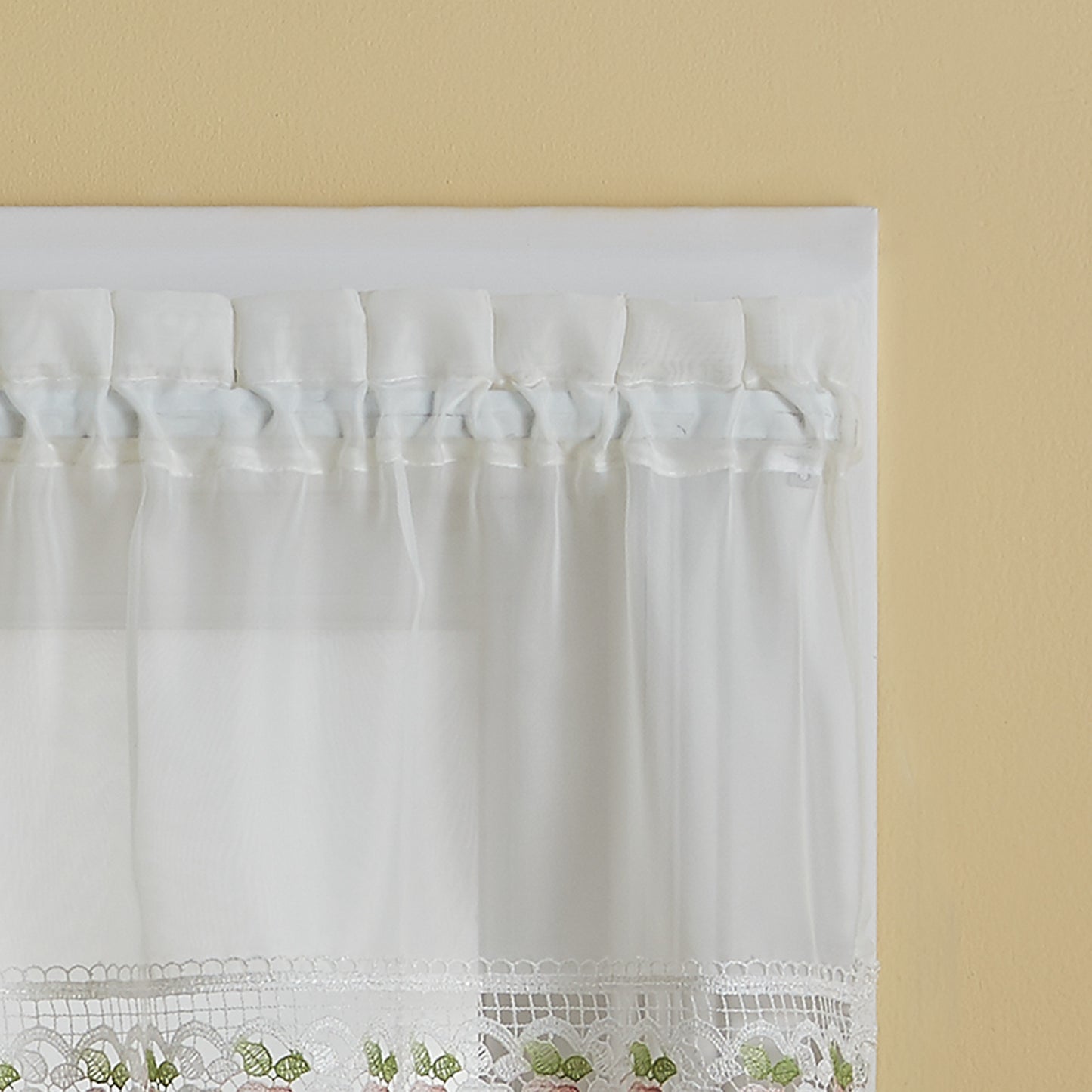 Curtainworks Apple Orchard Tier & Valance