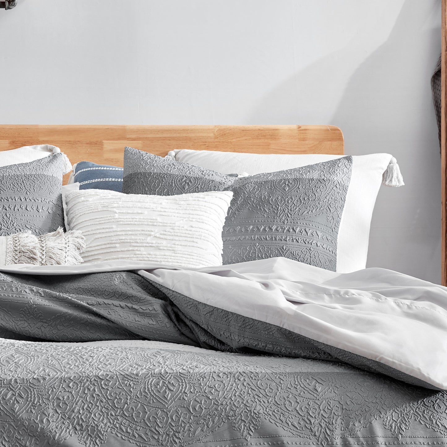 Loft Style Colorblock Medallion Bed in a Bag