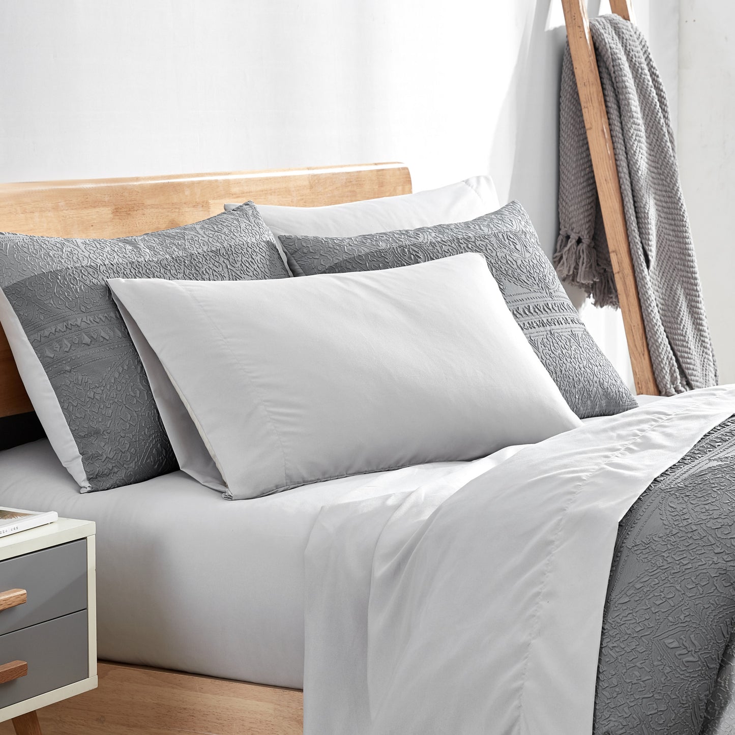 Loft Style Colorblock Medallion Bed in a Bag