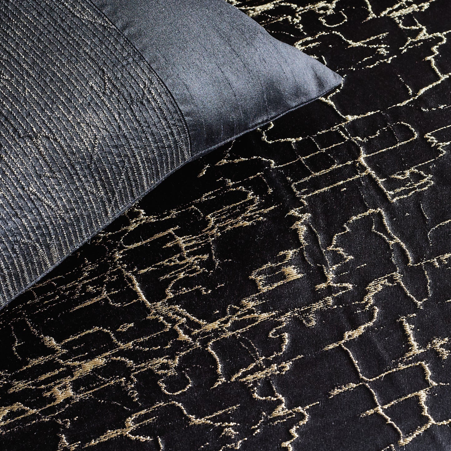 Donna Karan Black Onyx Bedding Collection