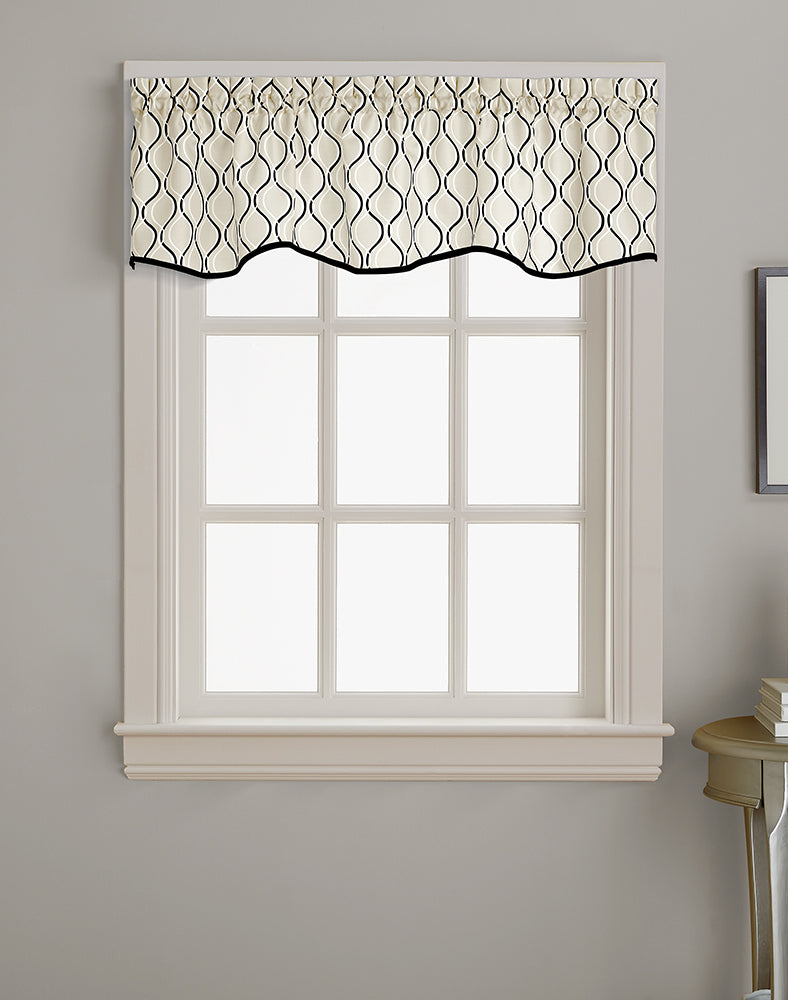 Curtainworks Morocco Scallop Valance Black