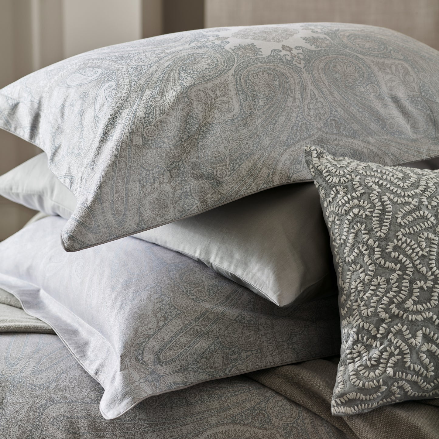 Zoffany Elswick Paisley Duvet Collection