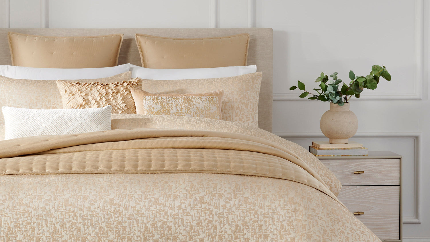 INSIDE: DONNA KARAN HOME