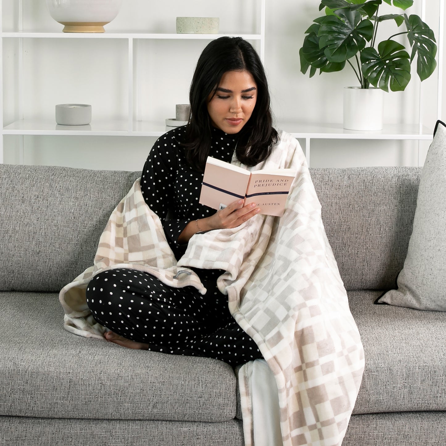 Brookstone Cozy Heated Plush Throw