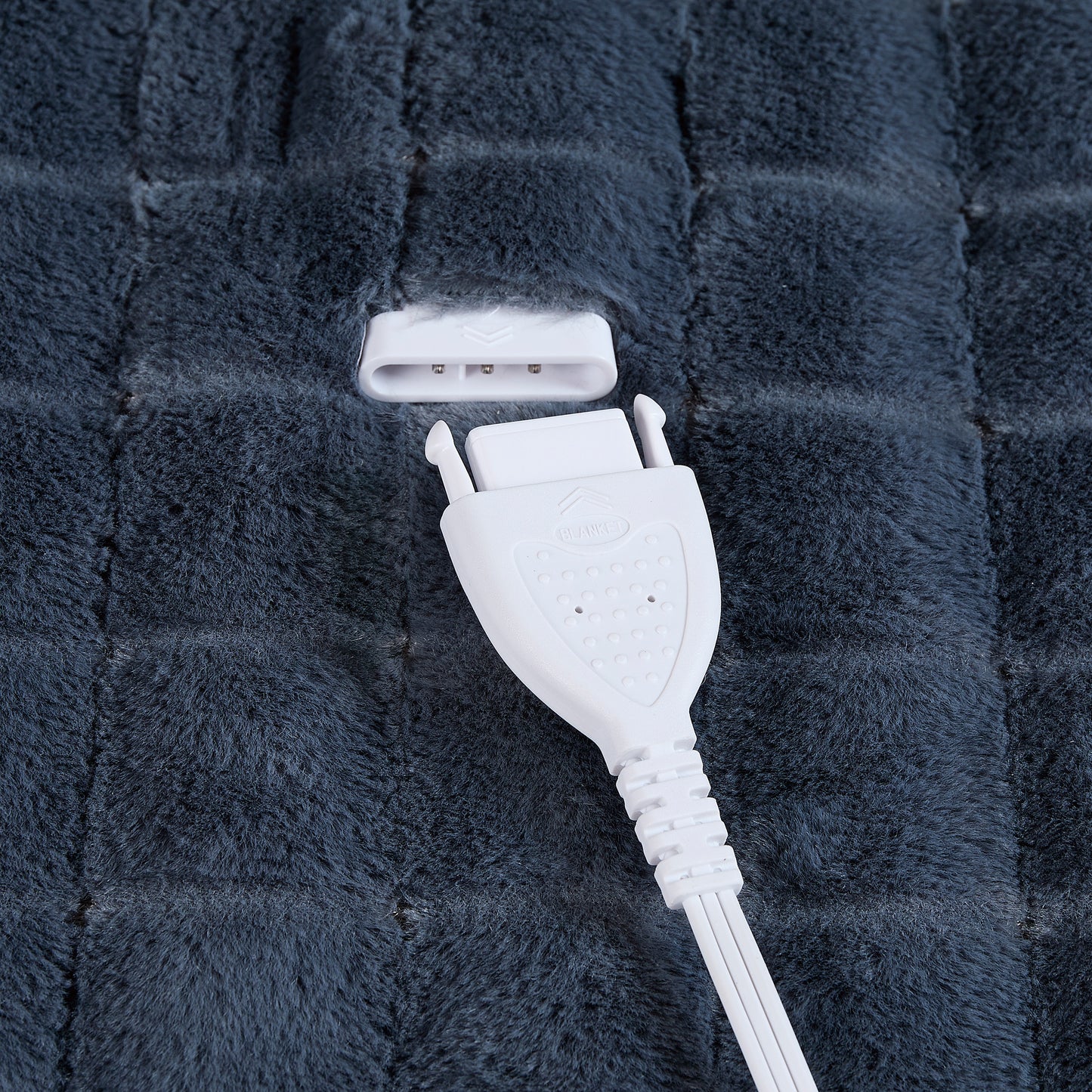 Brookstone Electric Heated Blanket Faux Fur Grid
