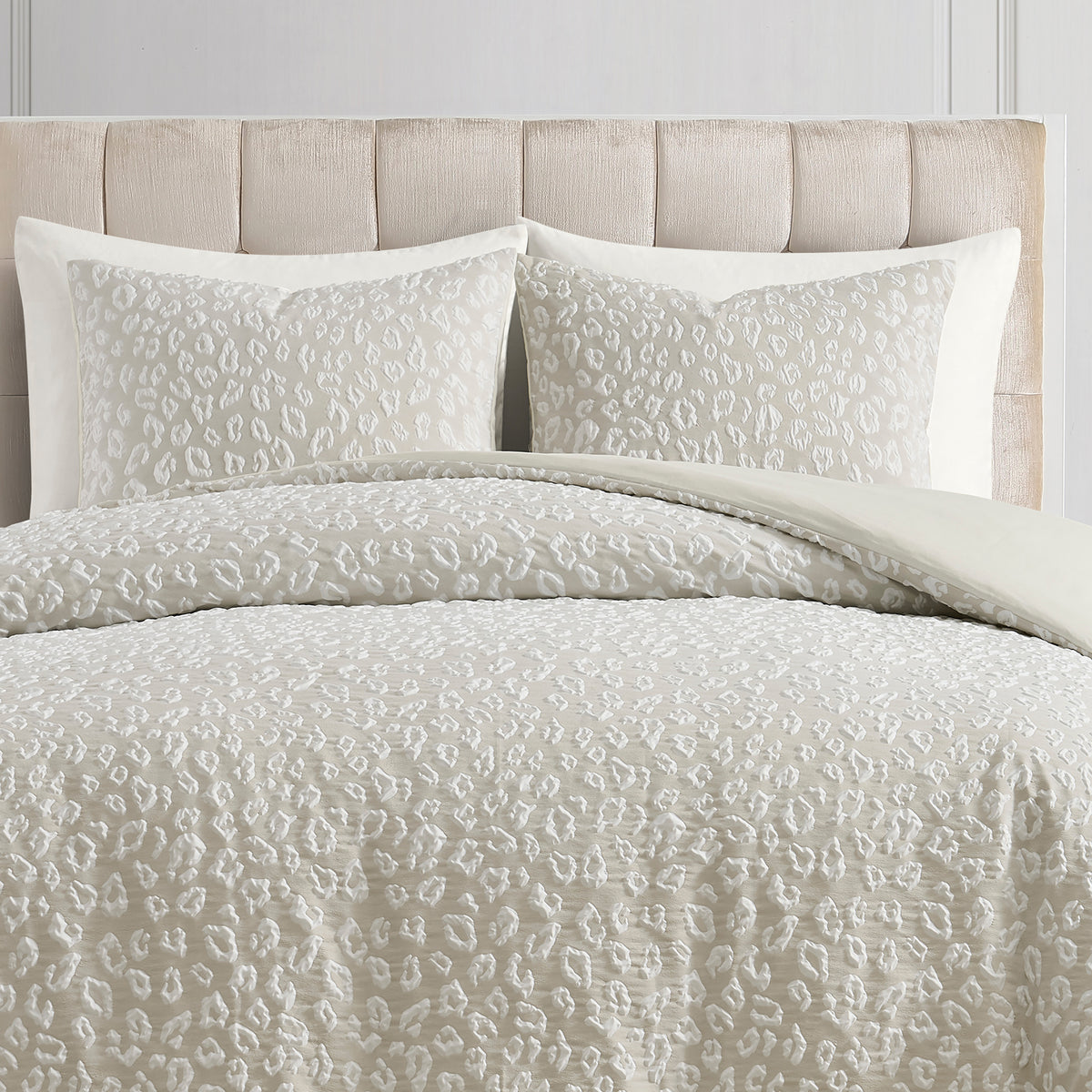 Karl Lagerfeld Paris Cheetah Colorsculpt 3-Piece Comforter Set