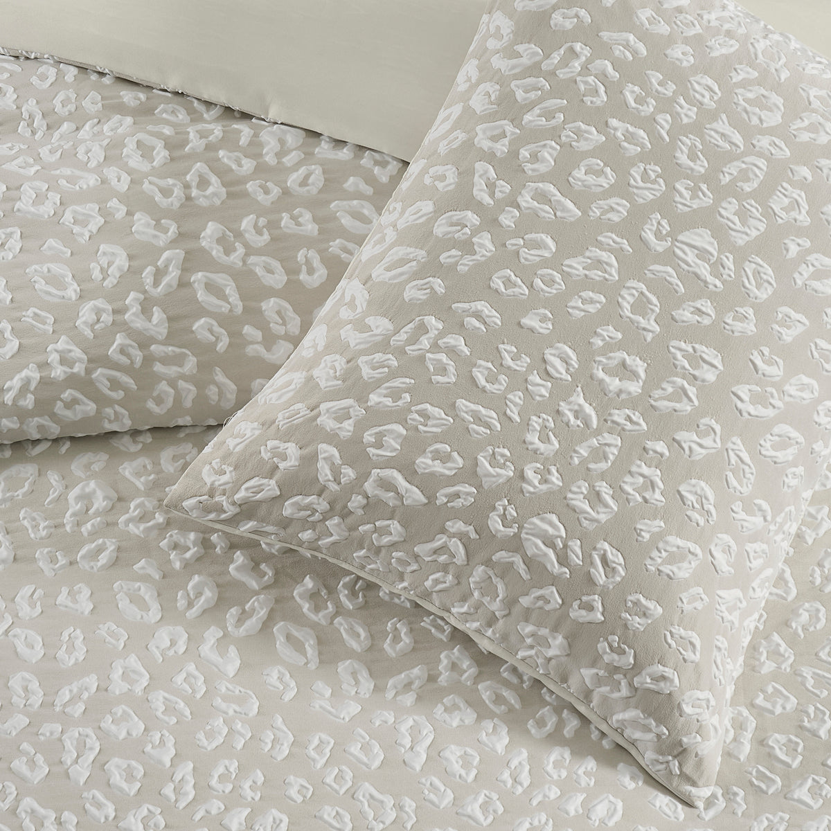 Karl Lagerfeld Paris Cheetah Colorsculpt 3-Piece Comforter Set