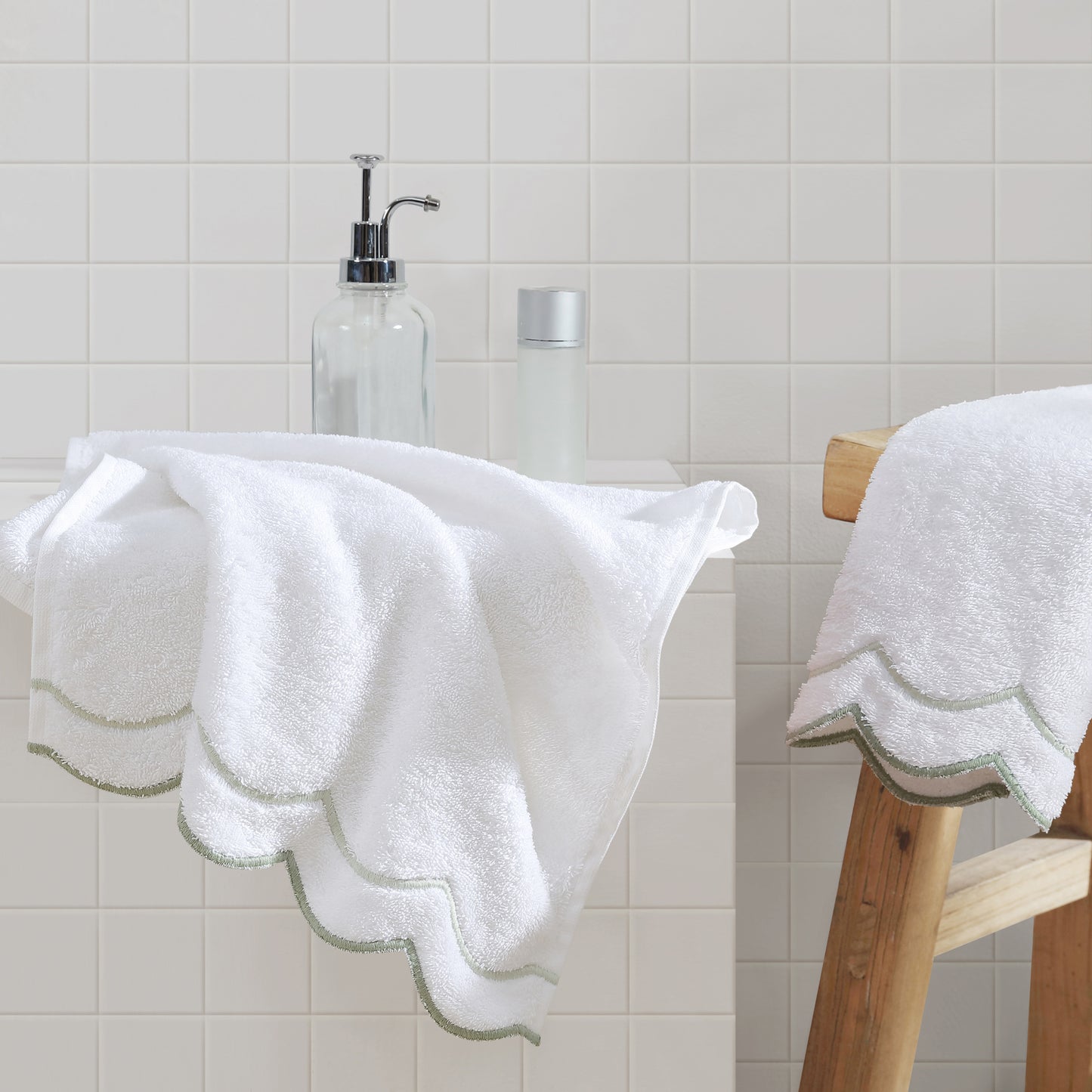 Peri Home Scallop Hand Towel