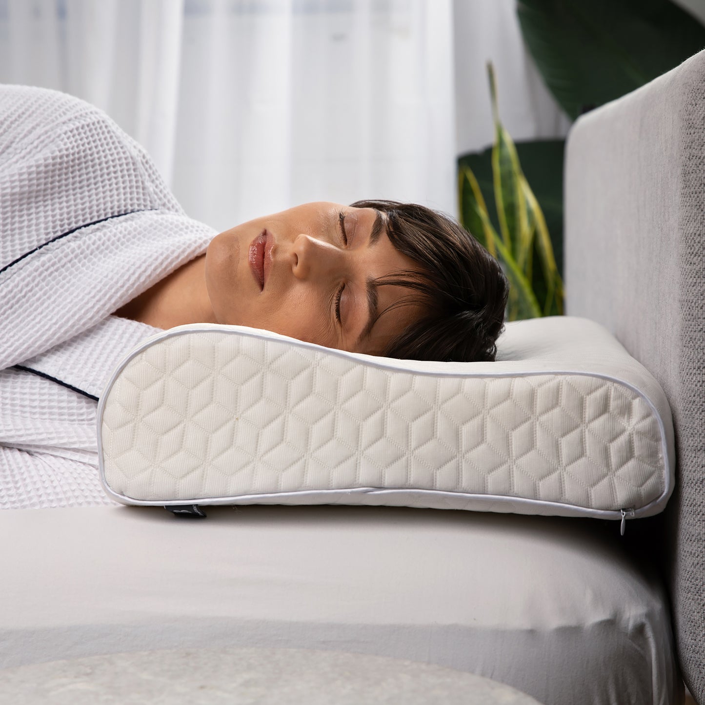 Brookstone Classic Contour Memory Foam Pillow