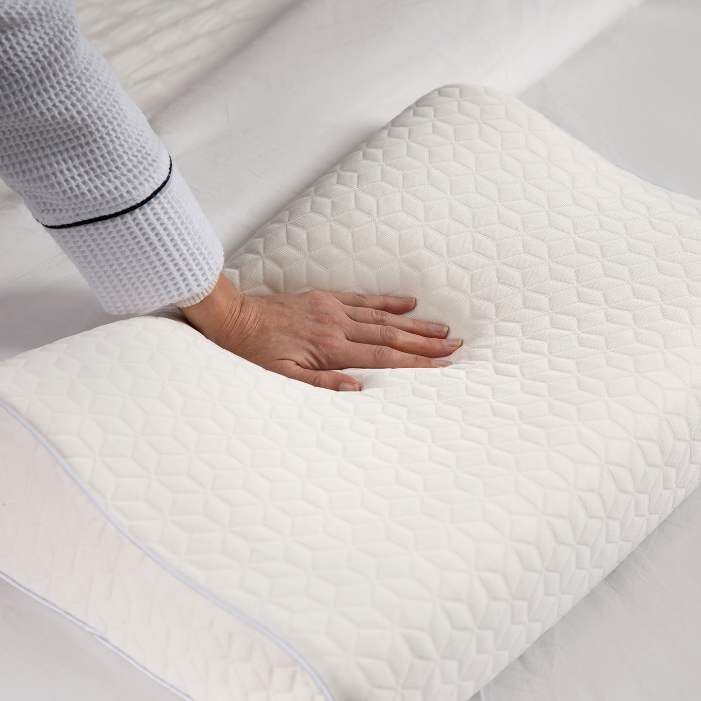 Brookstone Classic Contour Memory Foam Pillow