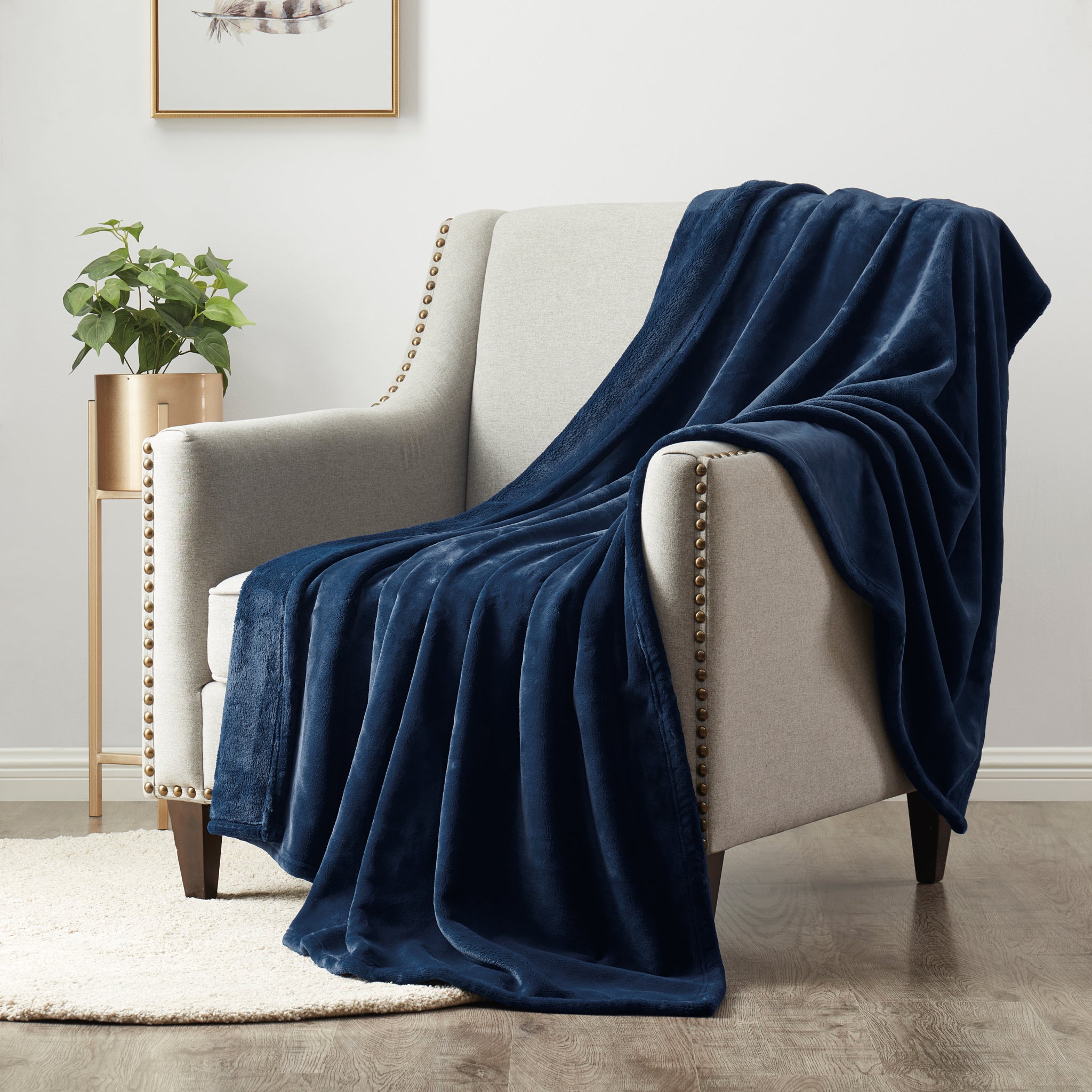 Brookstone Nap Plush Throw decoratd