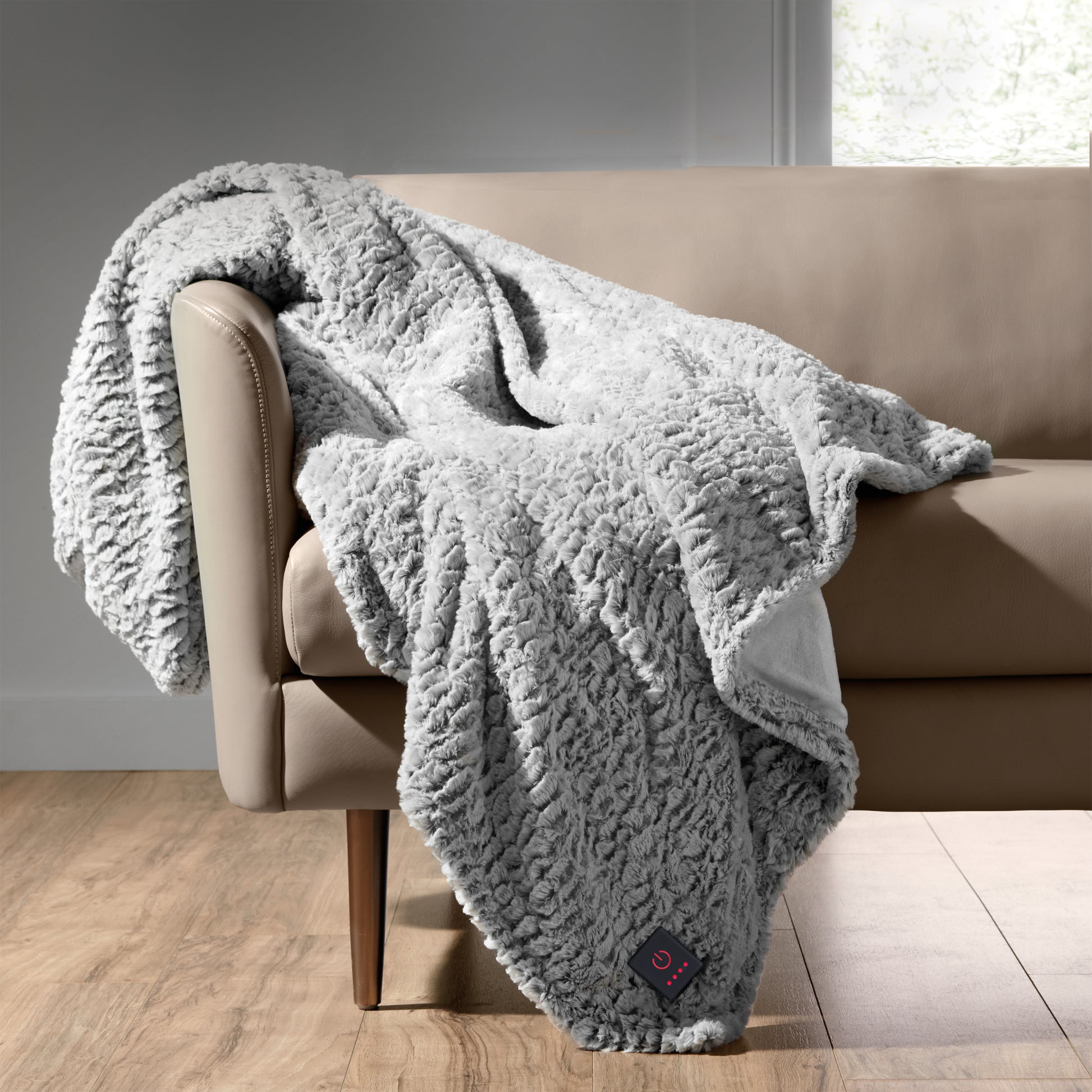 Brookstone Heated Faux Fur Throw – decoratd