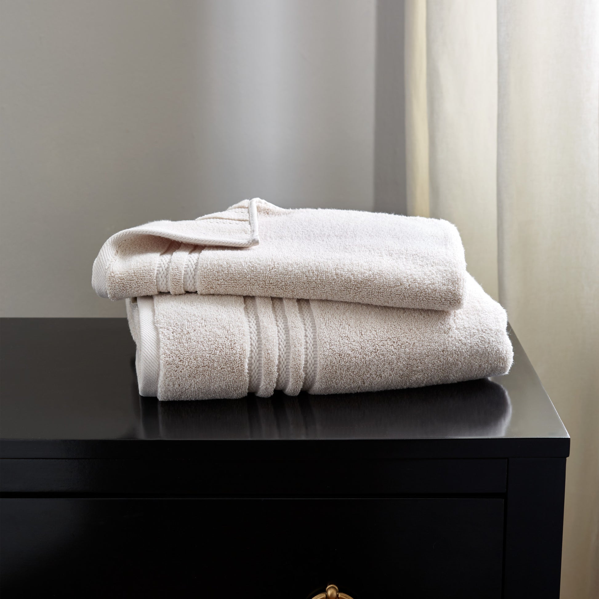 DKNY Ludlow Towels PLATINUM