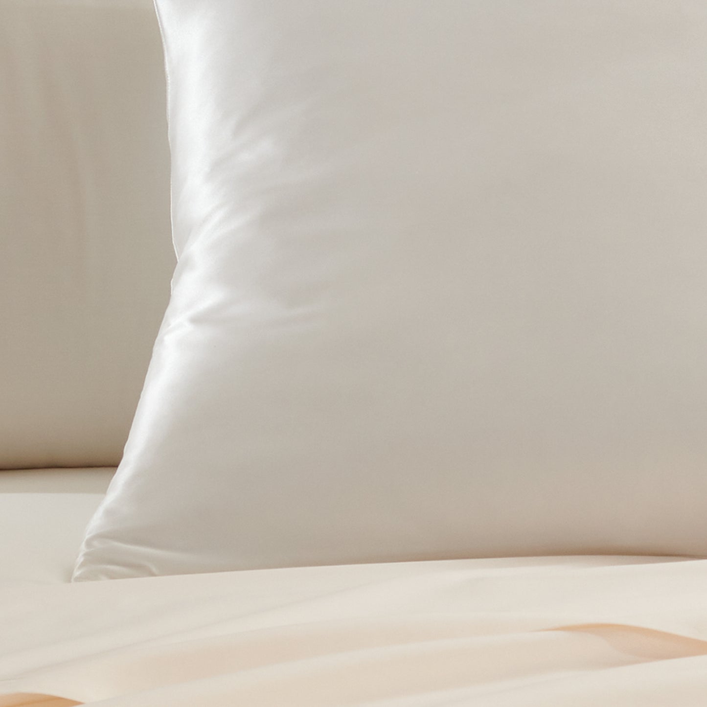 Donna Karan Essential Silky Pillowcase
