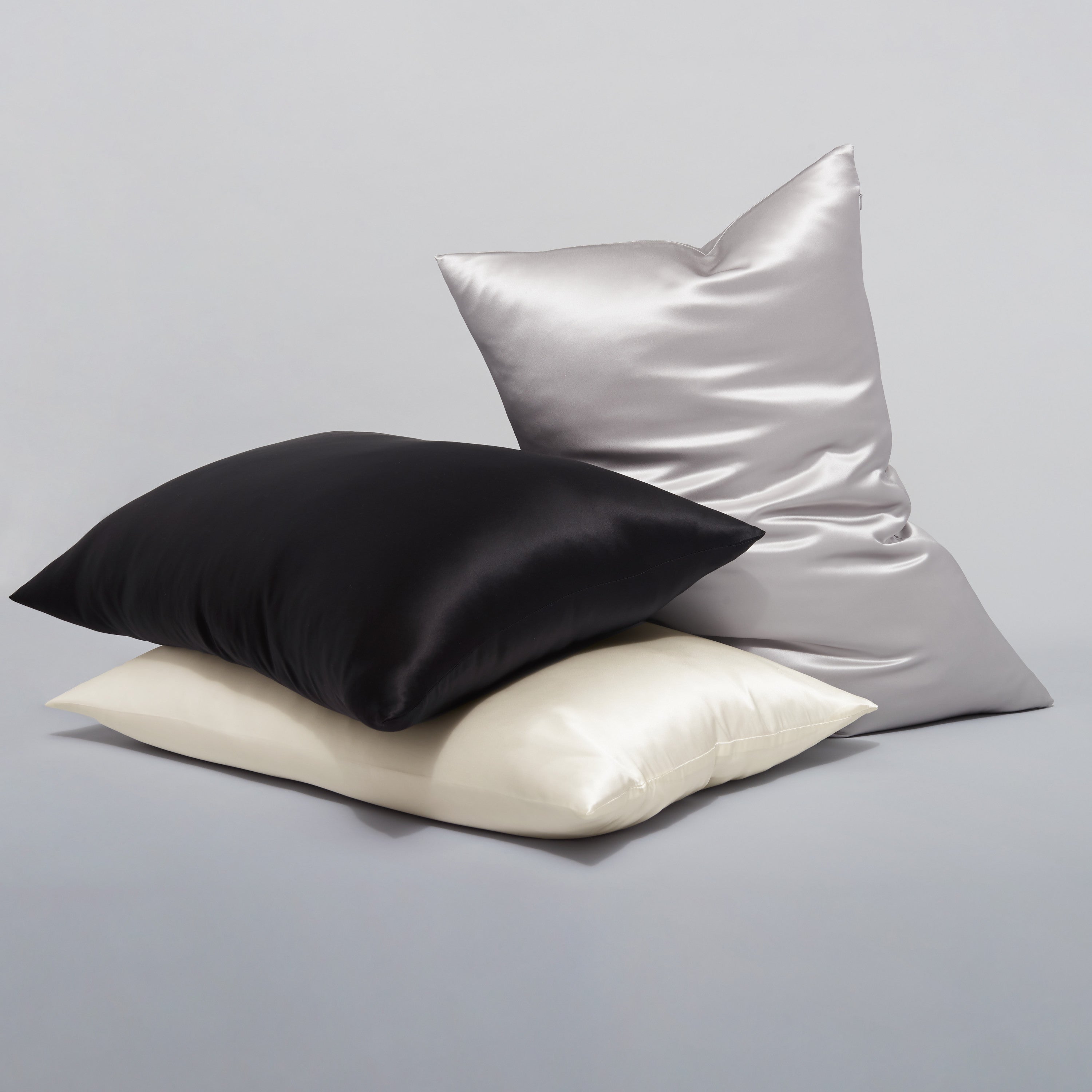 Donna Karan Essential Silky Pillowcase decoratd