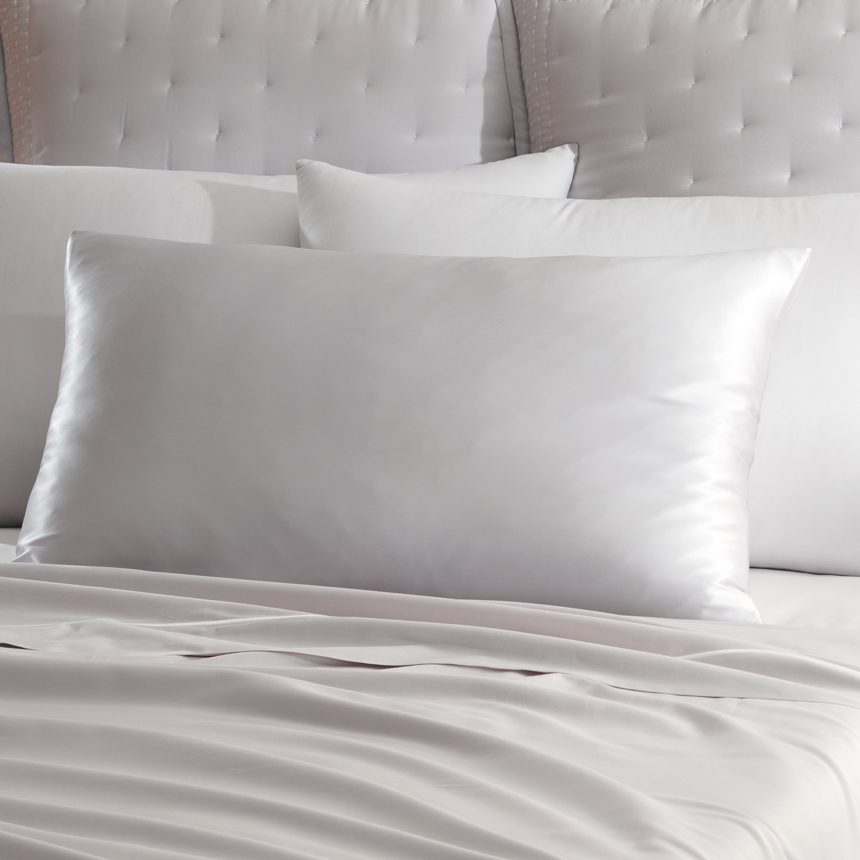 Donna Karan Essential Silky Pillowcase decoratd