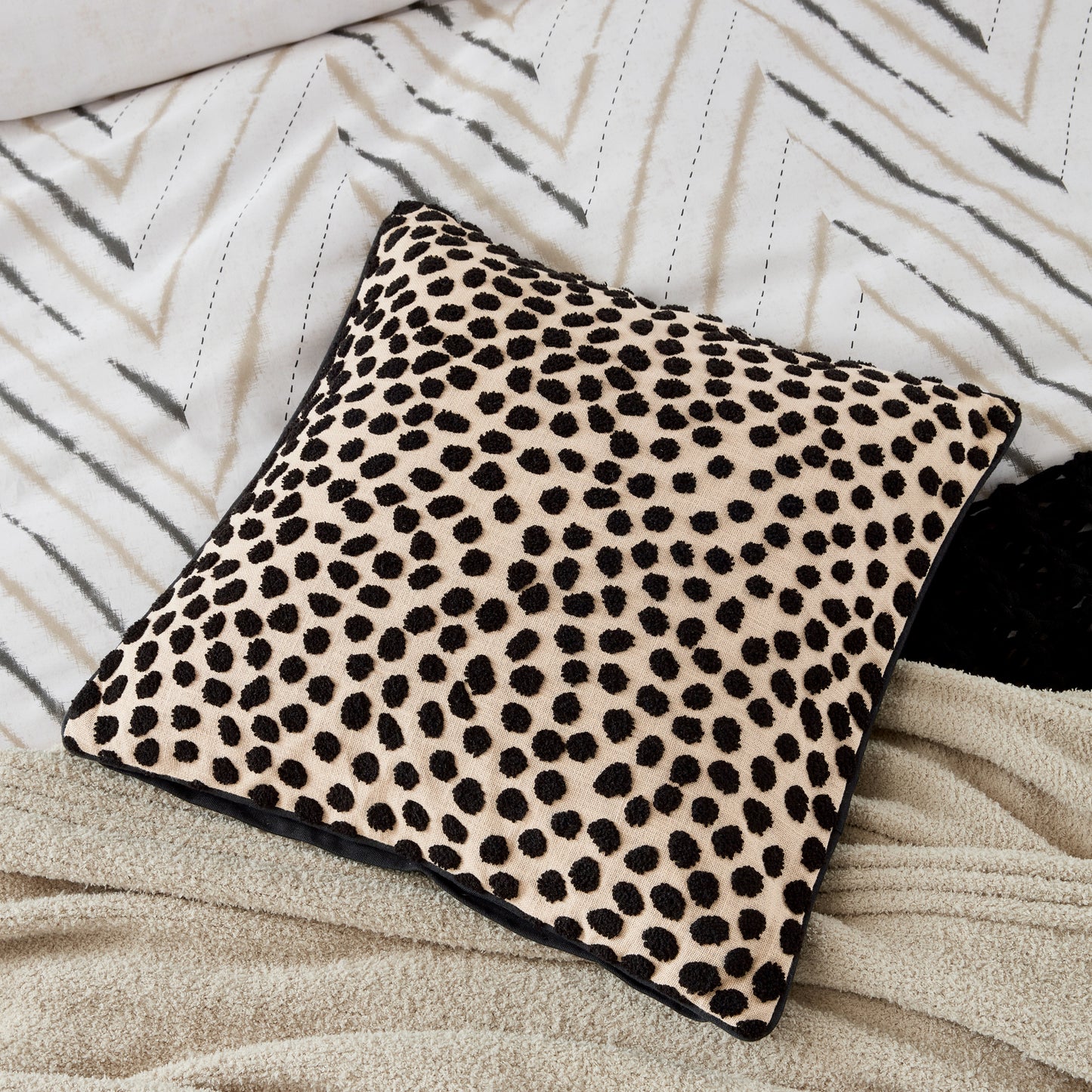 Nalu Mele Decorative Pillow Linen